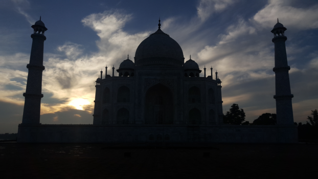 Taj Mahal - Early morning at the Taj