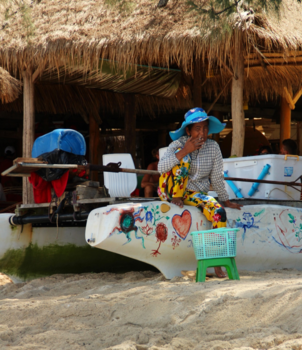 Sihanoukville - Kleurrijke pedicure op Otres Beach