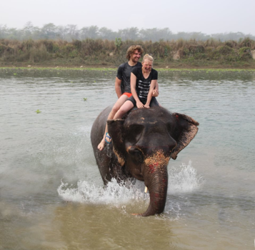 Chitwan National Park - Elephant bathing 🍀