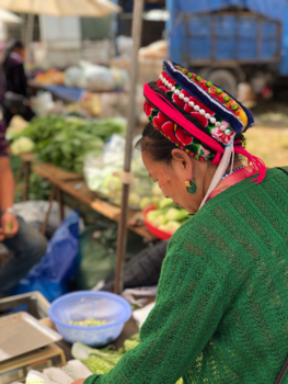 China - Bai dame op de markt Dali