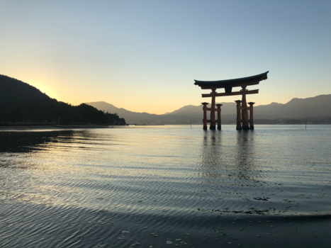 Miyajima - Torii bij zonsondergang