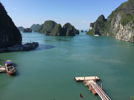 Halong Bay - Ha long bay van hoog en droog in een grot