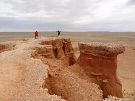 Mongolië - Bayanzag, vlammende rotsen in de Gobiwoestijn