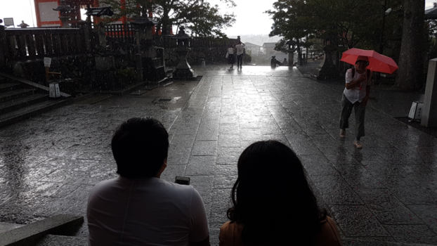 Kyoto - Tyfoon rain at Kiyomizu temple