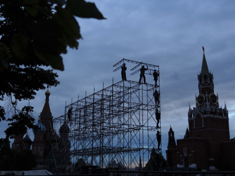 Rusland - Afbreken stellage nationale feestdag Moskou