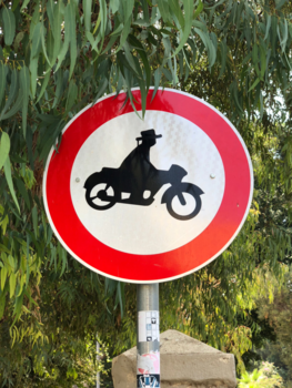 Israël - Een zeer bijzonder verkeersbord!