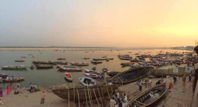 Varanasi - Varanasi ontwaakt