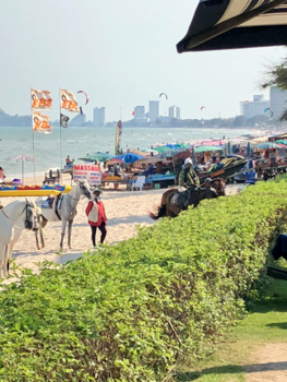 Hua Hin - Busy beach