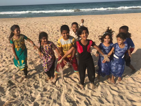 Sri Lanka - Happy kids (Nilaveli beach, Sri Lanka)