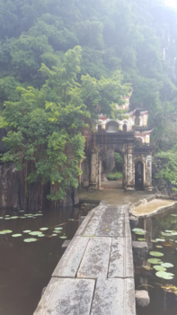Vietnam - Ingang nabij een tempel