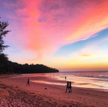 Phuket - Alsof je door een roze bril kijkt... Zonsondergang op Phuket, Thailand.