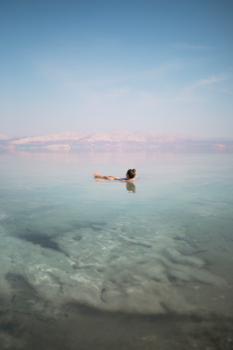 Dode Zee (Israël) - Floating into nothing