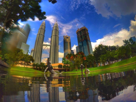 Petronas Twin Towers - Lens with drop