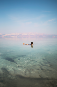 Dode Zee (Israël) - Floating into nothing