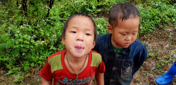 Vietnam - Happy children by the Ha Giang Route