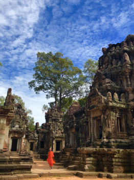 Angkor Wat - Monk on a mission 👣🙏🏻