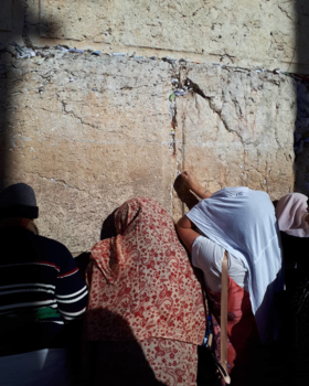 Israël - Boodschappen naar boven bij de Klaagmuur