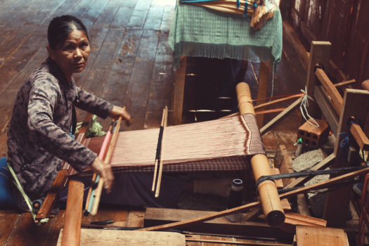 Dalat - Mevrouw achter het weefgetouw @ Dalat