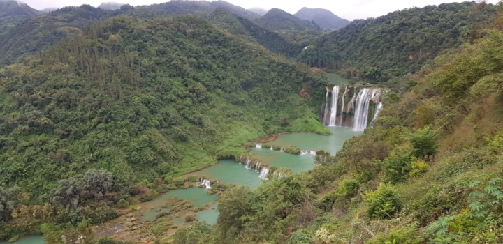China - Prachtige uitzocht na een wandeling bij de Jiulong waterfall,  Yunnan