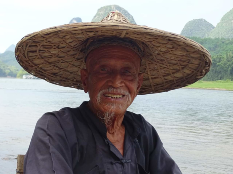 Yangshuo - Aalscholver visser wordt fotomodel