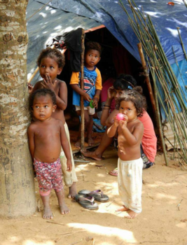 Maleisië - Stam die leeft in het regenwoud.