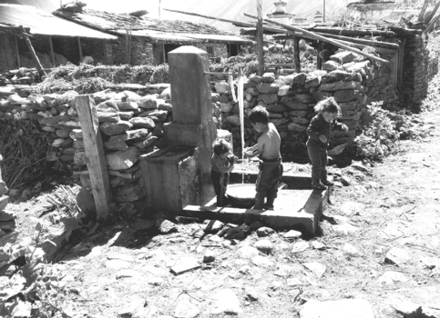 Nepal - "Waterspel!"