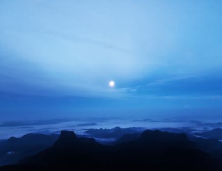 Adam's Peak - volle maan! Voordat de zon op kwam.