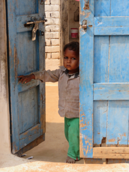 India - Jongen bij Khajuraho