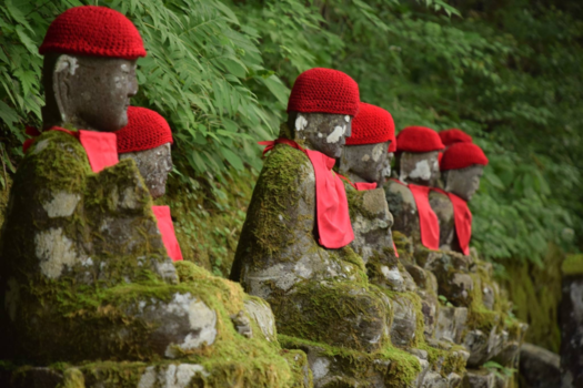 Japan - Foto met verhaal, de ongeboren en verloren kinderen worden geeerd, ook de moeders.