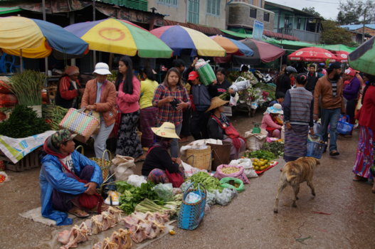 Kalaw - Chaos van marktkraampjes