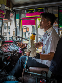 Thailand - Buschauffeur in Bangkok