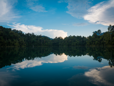 Thailand - Lucht weerspiegeling Khoa Sok national park