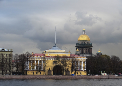 Sint Petersburg - Zicht over Neva naar oude stad Sint Petersburg