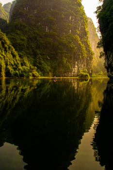Vietnam - Een eenzame visser in de vroege ochtend in Vietnam