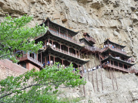 China - Het prachtige hangende klooster Xuangkong si, een architect. en technisch meesterwerk