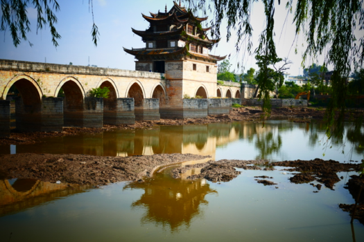 China - Mystiek bij Double Dragon Bridge, Jianshui