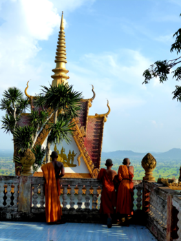 Cambodja - Monniken genieten van het uitzicht