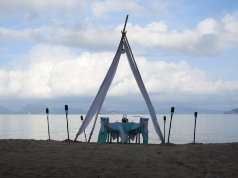 Thailand - dinner on the beach