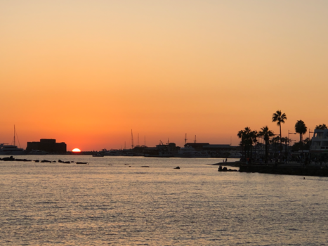 Noord-Cyprus - Laatste zonnestralen over de haven van Paphos