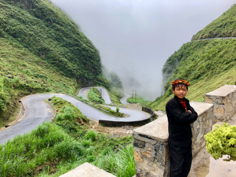 Ha Giang - Local kid at Dragon Road