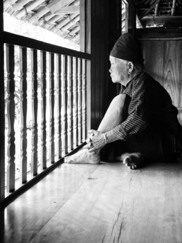 Rondreis Vietnam in vier weken - Oma des huizes in een Homestay in noord Vietnam