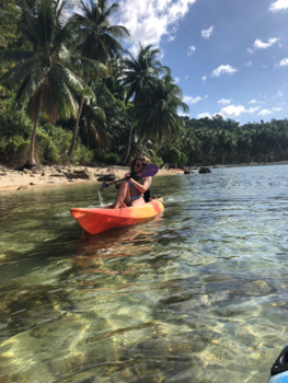 Filipijnen - Al kanoënd Port Barton ontdekken.