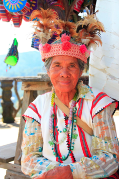 Filipijnen - Kleurrijke dame in de filipijnen.