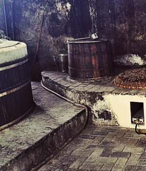 China - Rijstwijnstokerijtje in Whuzen