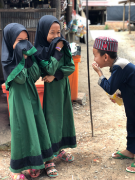 Cambodja - Children’s reaction after being called beautiful