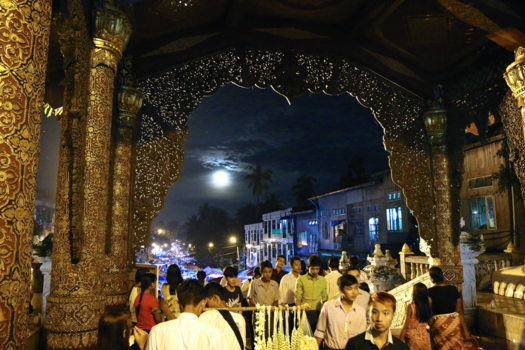 Myanmar - Mystiek! Full moon viering!