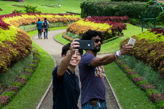 Sri Lanka - Selfie time in de Royal Botanical Gardens in Sri Lanka. Stiekem gefotografeerd.