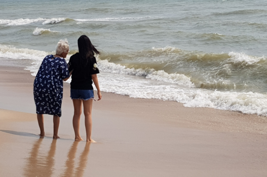 Bangkok - Zomaar een Oma met kleindochter... (Hua Hin)
