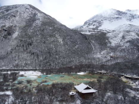 China - Besneeuwde bergtempel