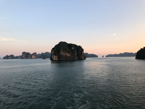 Halong Bay - Tijdens de zonsondergang op Halong Bay